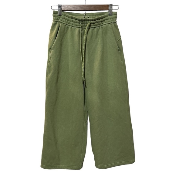 Like New - Lululemon Loungeful High-Rise Wide Leg Cropped Pants - size 4 - Picture 4 of 8